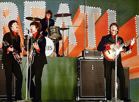 THE BEATLES - DAY TRIPPER ( Live in Japan ) 1966 | By Classic Rock Music | Facebook The Beatles Live, The Beatles 1, The Quarrymen, Beach Boy, Jerry Lee Lewis, Beatles Pictures, Beatles Songs, Musica Rock, Rock N Roll Music