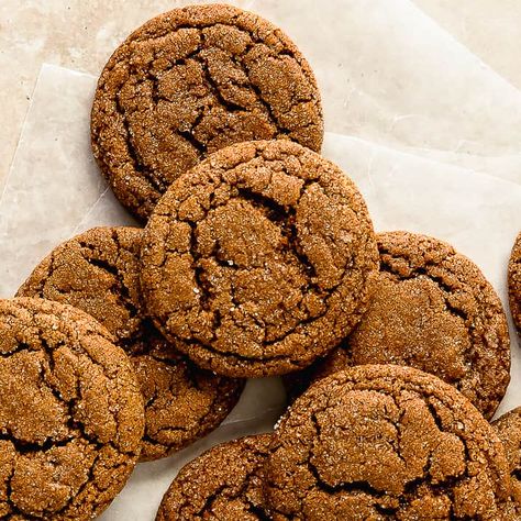 Chewy Molasses Cookies - Olives + Thyme Vegan Ginger Molasses Cookies, Vegan Molasses Cookies, Chocolate Gingerbread Cookies, Chewy Ginger Cookies, Chewy Molasses Cookies, Molasses Cookies Recipe, Ginger Molasses, Ginger Molasses Cookies, Parchment Paper Baking