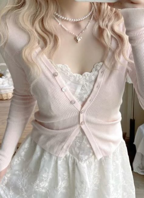 Coquette Girls Aesthetic, Coquette Pink Clothes, Pink Fit Aesthetic, Fashion Inspo Coquette, Lolíta Aesthetic, Wonyoungcore Outfits, Soft Pink Clothes Aesthetic, Korean Coquette Aesthetic, Soft Pink Outfit Ideas