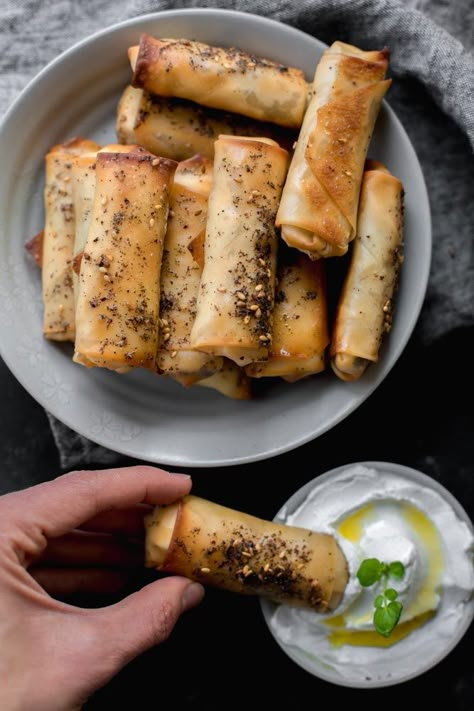 Arabisk Mad, Spring Rolls Recipe, Middle East Food, Middle East Recipes, Spring Roll Recipe, Appetizer Bites, Lebanese Recipes, Middle Eastern Recipes, Turkish Recipes