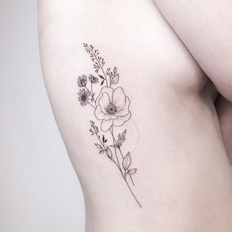 wildflowers. +++ @reh.ink Whispy Flower Tattoo, Tatoo Inspiration, Small Tats, Wildflower Tattoo, Botanical Tattoo, Side Tattoos, Wild Flower, Get A Tattoo, Flower Tattoos