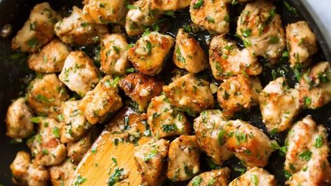 20+ Easy Chicken Recipes That Take 15 Minutes or Less — Eat This Not That Garlic Butter Chicken Bites, Butter Chicken Bites, Rotisserie Chicken Tacos, Rotisserie Chicken Breast, Quick Chicken Recipes, Healthy Chicken Breast, Eat This Not That, Garlic Butter Chicken, Chicken Breast Recipes Healthy