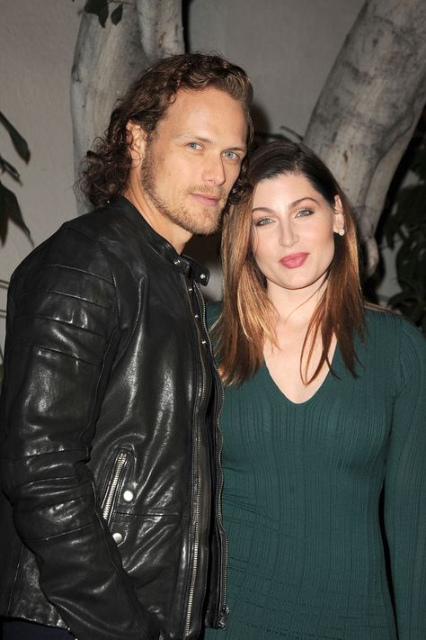 *NEW* HQ Pics of the Outlander Cast at the Starz Golden Globes Party - Outlander Online Sam Heughan Girlfriend, Outlander Cast, Outlander Characters, Golden Globes Party, Outlander Claire, Jaime Fraser, The Outlander, Outlander Casting, Dragonfly In Amber