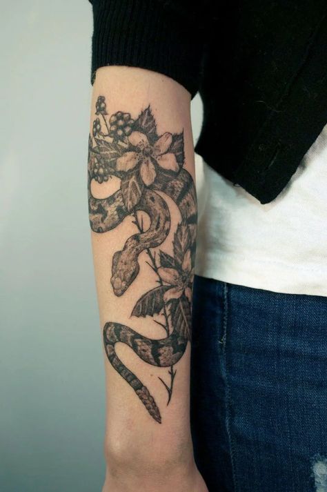 15+ Cool Feminine Snake Tattoo Ideas | PetPress Feminine Snake Tattoo, Tattoo Cobra, Rattlesnake Tattoo, Snake Tattoo Meaning, Sick Tattoo, Snake Tattoo Design, Best Tattoos For Women, Female Tattoo Artists, Tattoo Designs For Girls