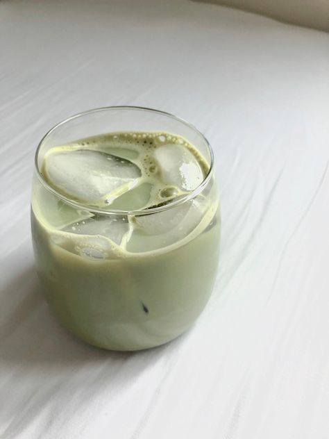 Matcha Pictures, Sweet Cafe, Green Milk, Matcha Drink, Reformer Pilates, Coffee Shop Aesthetic, Coffee Obsession, Coffee Pictures, Pretty Drinks