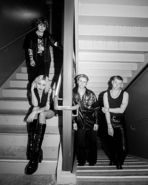 Band Pfp, Pale Waves Heather, Band Portraits, Group Profile, Band Shoot, Party Grunge, Bag Photoshoot, People Posing, Music Photoshoot