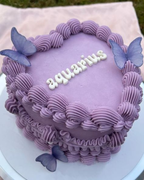 Aquarius Szn, Graduation Cake Ideas, Heart Birthday Cake, Purple Cakes Birthday, Ugly Cakes, Bts Cake, Aquarius Birthday, Vintage Birthday Cakes, Aries Birthday