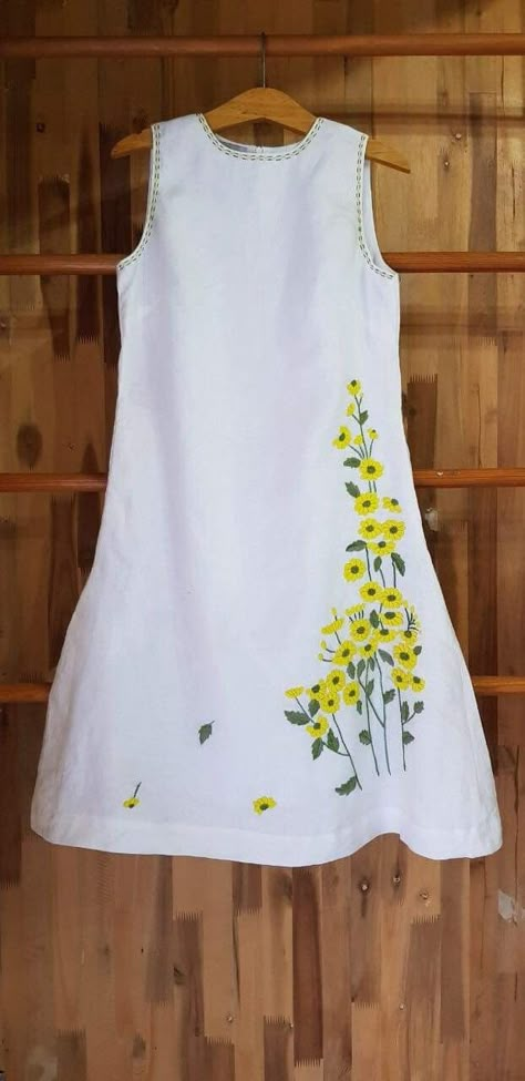 Embroidery Frocks For Women, Sewing Dress Patterns, Embroidery Dress Pattern, Embroidery Kurta, Painting On Clothes, New Kurti Designs, Fabric Painting On Clothes, New Kurti, Embroidered Dresses