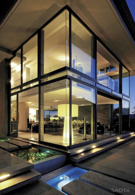 Sumptuous double volume space in Cape Town: Montrose. Glass Architecture, Double Volume, Trendy House, House Modern, Design Exterior, Modern Glass, Glass House, Beautiful Architecture, Dream Homes