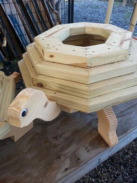 Landscape Timber Crafts, Timber Crafts, Turtle Planter, Kids Woodworking Projects, Diy Picnic, Woodworking School, Wood Projects For Beginners, Woodworking Projects For Kids, Woodworking For Kids