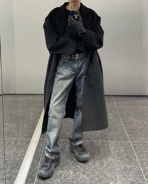 Balenciaga Defender Outfit, Balenciaga Defender, Dark Clothing, Black Outfit Men, Streetwear Inspo, All Black Fashion, Dark Outfits, Stylish Mens Outfits, Mens Style