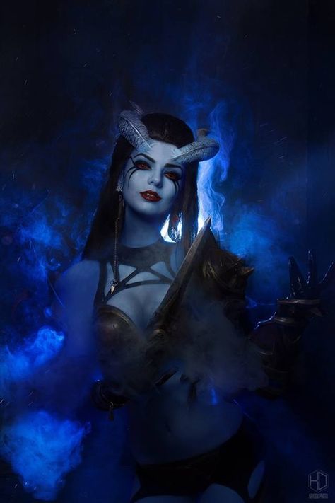 Queen of Pain Dota 2 Cosplay Queen Of Pain, Dota 2 Cosplay, Geek Girls, Dota 2, Romantic Art, Geek Stuff, Batman, Queen, Anime