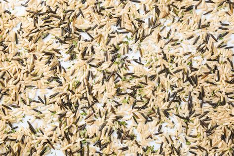 Make your own long grain and wild rice side dish mix so you can have a delicious side dish on the table in minutes. Wild Rice Mix Recipes, Wild Rice Side Dish, Long Grain And Wild Rice, Wild Rice Blend, Creamy Dipping Sauce, Rice Side, Homemade Mixes, Rice Side Dishes, Rice Mix