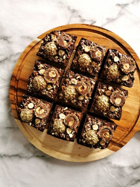 Ferrero Rocher Brownies, Decorated Brownies, Adventure Seeker, Funny Birthday Cakes, Blondie Brownies, Chocolate Nutella, Melted Chocolate, Brownie Cake, Chocolate Craving