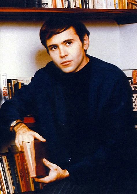 Walter Koenig seductively reading a book Pavel Chekov, Walter Koenig, Star Trek Crew, Star Trek 1966, James T Kirk, Star Trek Original Series, Star Trek Tv, Star Trek Series, Star Trek Images