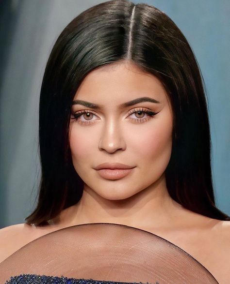 Kylie Jenner Natural, Kylie Body, Kylie Jenner Nose, Eye Makeup Kylie Jenner, Kylie Jenner Eye Makeup Tutorial, Kylie Jenner Eye Color, Kylie Jenner Pink Makeup Eyes, Kylie Jenner Winged Eyeliner, Kim Kardashian Photoshoot