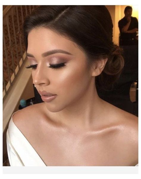 Would be a good daytime look (if you dont want to do a pop of color) Easy Wedding Makeup, Pretty Wedding Makeup, Brides Makeup, Hairstyles For Indian Wedding, Wedding Makeup Ideas, Wedding Makeup Bride, Wedding Hairstyles And Makeup, Indian Wedding Makeup, Glam Wedding Makeup