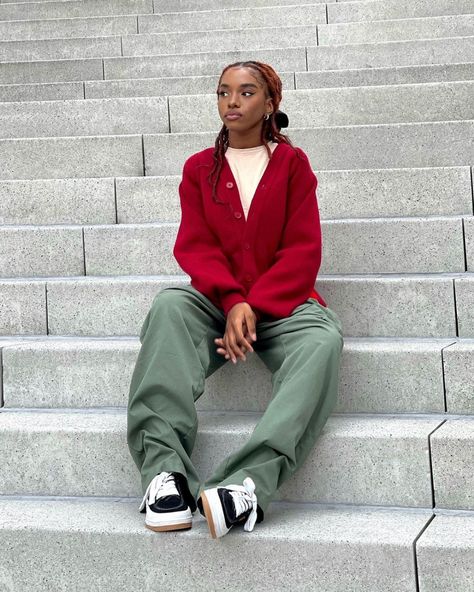 Cardigan 90s Outfit, Edgy Comfy Outfits Plus Size, Good Will Outfits, Earthy Tomboy Outfits, Modest Lookbook Outfits, Dressy Causal Outfits, Street Wear Black Woman, Valentine’s Day Fits, Hipster Winter Outfits