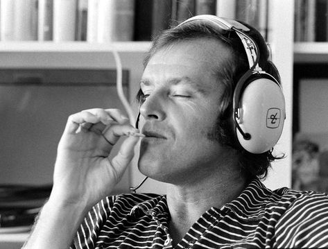 •GOLDIES• on Instagram: “Jack Nicholson: “When they say I'm a great actor, I close my ears because it's not good for you to think that way.”” Fred Savage, Ann Coulter, Wearing Headphone, Michael Keaton, Matt Damon, Jason Statham, The Expendables, Jack Nicholson, Jackie Chan