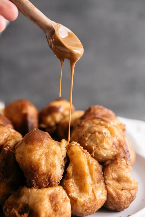 Biscoff being drizzled over Monkey Bread Biscoff Cookie Butter, Biscoff Cookies, Home Bakery, Monkey Bread, Delicious Snacks Recipes, Brown Butter, Butter Cookies, Homemade Bread, Yummy Snacks