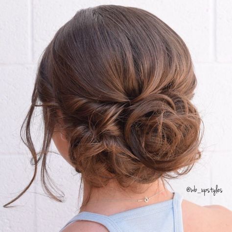 50 Wonderful Updos for Medium Hair to Inspire New Looks - Hair Adviser Updo Casual, Ikea Wedding, Loose French Braids, Wedding Hacks, Messy Hair Updo, Prom Hair Updo, Teased Hair, Messy Updo, Up Dos For Medium Hair