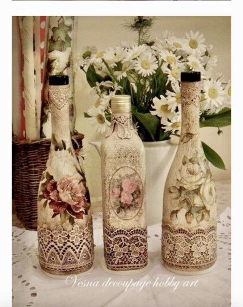 Fabric Decoupage, Decoupage Glass, Holiday Crafts Diy, Decoupage Diy, Jar Art, Wine Bottle Art, Wine Bottle Diy, Altered Bottles, Glass Bottle Crafts