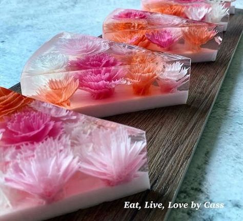 Flower Gelatin Cake, Gelatin Wedding Cake, Gelitan Art Cake, Gelatin Art Cake, Jelly Art Cake, Jelly Cake Art, Jelly Ideas, Crystal Cakes, Gelatin Cakes