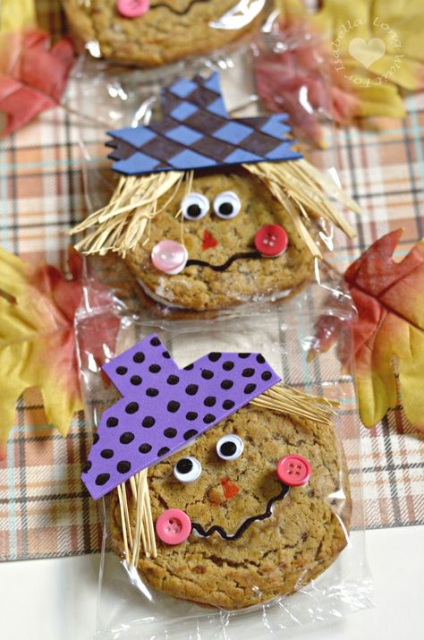 Scarecrows Preschool, Thanksgiving School Treats, Best Fall Crafts, Lds Ministering, Ministering Ideas, Fall Decorated Cookies, Creme Pie, Classroom Snacks, Oatmeal Creme Pie