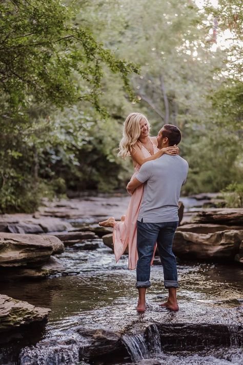 Creek Engagement Photos, Water Engagement Photos, Lake Photoshoot, Fall Engagement Pictures, Stone Creek, Forest Engagement, Cute Engagement Photos, Couple Engagement Pictures, Engagement Shots