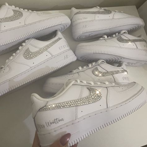 Nikes White, Air Force Wedding, Swarovski Nike, Custom Nike Air Force, Bridal Sneakers, Wedding Converse, Wedding Sneakers, Custom Bling, Custom Nike