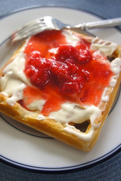 Strawberry Cheesecake Waffles, Strawberry Waffle Topping, Strawberry Cream Cheese Waffles, Waffles Savory, Cheesecake Waffles, Frozen Fruit Recipes, Cheese Waffles, Waffle Ingredients, Cream Cheese Topping