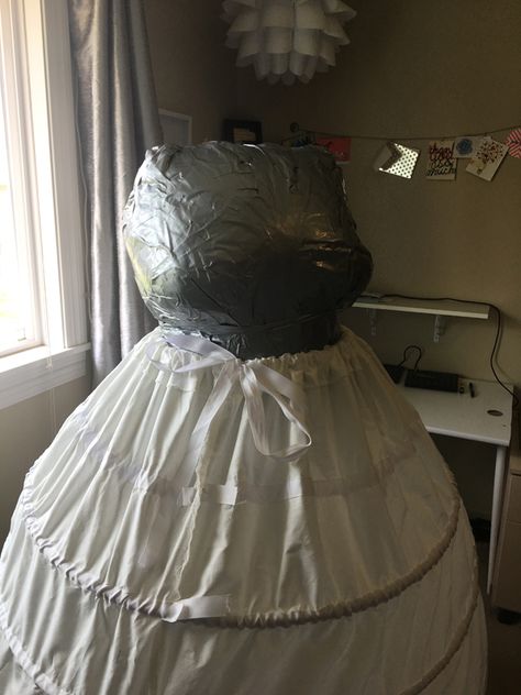 Hoop Skirt Diy, Diy Hoop Skirt, White Sewing Machine, Diy Costumes Women, Alice In Wonderland Wedding, Alice In Wonderland Costume, Wonderland Costumes, Hoop Skirt, Skirt Tutorial