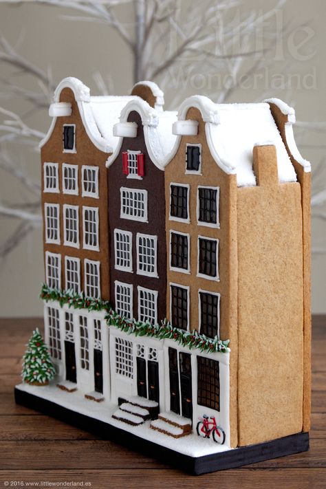 All sizes | Casitas holandesas de jengibre /  Dutch gingerbread houses | Flickr - Photo Sharing! Christmas Gingerbread House Ideas, Gingerbread House Ideas, Ginger Bread House Diy, Gingerbread House Template, Gingerbread House Parties, Gingerbread House Designs, Gingerbread House Cookies, Gingerbread Diy, Gingerbread House Decorations