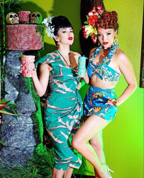 Island Party Outfit, Tiki Christmas, Tiki Fashion, Island Gyal, Tiki Style, Island Party, Tiki Lounge, Tiki Art, Vintage Tiki