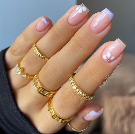 Spring Short Gel Nails 2023, August Nails Square, Cute Short Work Nails, Nail Designs On Square Nails, Simple Cute Nail Designs Short Nails, Simple Spring Nails Short Square, Biab French Nail, Very Short Acrylic Nails Square, Gel X Square Nails