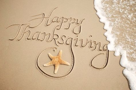 Happy Thanksgiving written in the sand & Starfish Happy Thanksgiving Pictures, Thanksgiving Pictures, Thanksgiving Blessings, Thanksgiving Wishes, Sup Yoga, Thanksgiving Quotes, Island Paradise, Fall Holidays, E Card