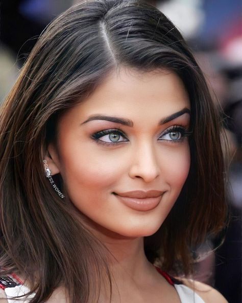 Aishwarya Rai Hairstyle, Aishwarya Rai Makeup, Goddess Women, Bollywood Makeup, Describe Her, Actress Without Makeup, Bollywood Hairstyles, Model Aesthetic, Beauty Shoot