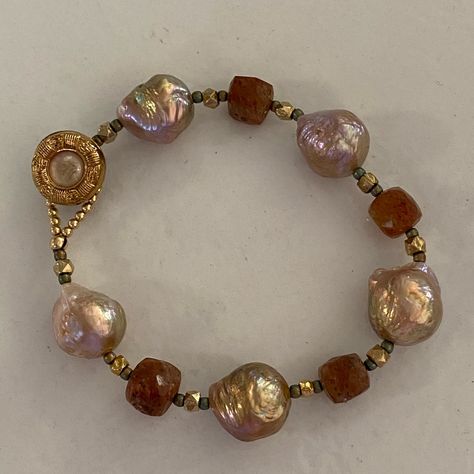 Crystal Pearl Bracelet, Antique Beads Jewelry, Jewelry Inspo Bead, Czech Beads Jewelry Bracelets, Vintage Handmade Jewelry, Vintage Button Jewelry, Gold Earthy Jewelry, Vintage Beaded Jewelry, Brown Beaded Bracelets