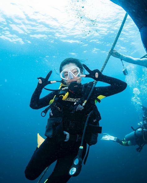 Scuba Diving Aesthetic, Marine Aesthetic, Diving Aesthetic, Oceanography Marine Biology, Travel Pictures Poses, Scuba Girl, Adventure Aesthetic, Marine Biologist, Oceanography