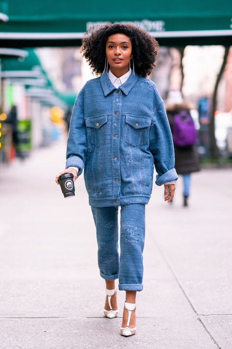 Yara Shahidi Style, Celebrity Jeans, Winter Mode Outfits, Yara Shahidi, Look Jean, Weekly Outfits, Outfit Jeans, Outfit Trends, Blue Denim Jacket