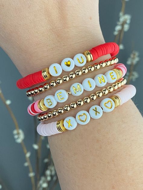 Valentine Bracelets, Polymer Bracelets, Bracelet Word, Bracelet Valentines, Valentines Bracelets, Sac Diy, Bracelet Stacking, Word Bracelet, Beautiful Bracelets