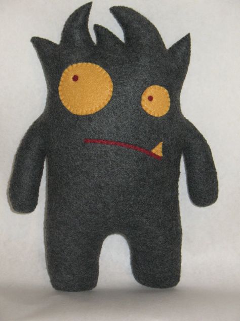 Monster Pillows, Felt Monster, Felt Doll Patterns, Monster Toys, Ugly Dolls, Monster Dolls, Fabric Toys, Cute Monsters, Monster High Doll