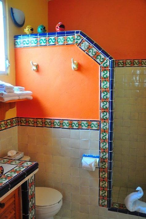 Southwest Kitchens, Mexican Bathroom Ideas, Bathroom Spanish Style, Hacienda Bathroom, Mexican Style Bathroom, Mexican Style House, Mexican Tile Bathroom, Mexico House Ideas, Spanish Style Bathrooms