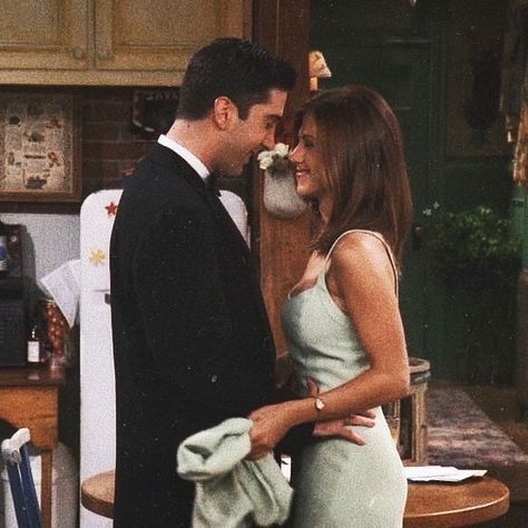 80/90s/00s on Instagram: “Ross and Rachel 🌹” Friends Ross And Rachel, Friends Best Moments, Ross And Rachel, Friends Scenes, Friends Episodes, Friends Poster, Friends Cast, Ross Geller, Friends Tv Series