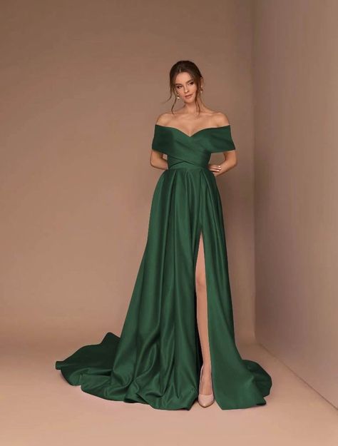 Prom Gowns Plus Size, Off Shoulder Sleeve Dress, Plus Size Off The Shoulder Dress, Prom Dress For Plus Size, Orchid Silhouette, Gowns For Plus Size, Sleeve Embellishment, Mini Dress Winter, Gown With Pockets