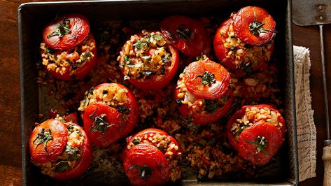 Greek-Style-Stuffed-Tomatoes Stuffed Tomatoes Recipes, Tomatoes Recipes, Recipes For Lunch, Stuffed Tomatoes, Forks Over Knives, Tomato Season, Greek Dishes, Heirloom Tomatoes, Tomato Recipes