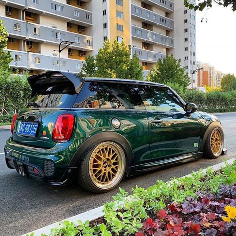 Mini Cooper on Instagram: “For more Minis Follow @minicooperjcw #MiniCooperJCW ______________________________________________ #Mini #Minicooper #AbuDhabiMotors…” Mini Cooper Spoiler, Mini Cooper Works, Mini Cooper Custom, Mini Jcw, Mini Cooper Classic, Mini Copper, Mini Coopers, British Racing Green, Bmw Mini