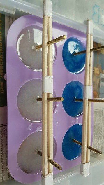 They can also be used for hooks. Very cool. #diy #crafts #kitchen #bathroom #cabinets Diy Door Knobs, Diy Knobs, Epoxy Resin Crafts, Diy Resin Art, Resin Tutorial, Diy Resin Crafts, Upcycled Crafts, Diy Door, Custom Door