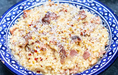 Mob — MOB's Orzo Carbonara Orzo Carbonara, Mob Kitchen, Pasta Board, Bacon Carbonara, Pasta Puttanesca, Family Supper, Recipes To Cook, Best Pasta, Easy Curry