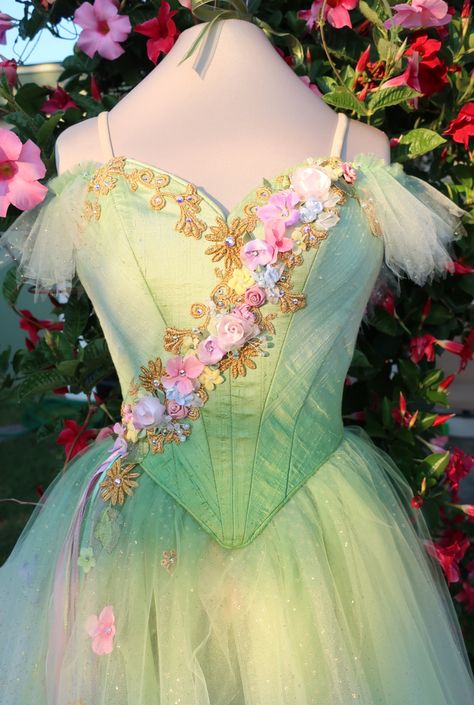 Ballet Fairy Costume, Titania Fairy Queen Costume, Fairies Costume, Flower Faerie Costume, Flower Fairy Cosplay, Queen Of The Fairies, Fairy Flower Dress Art, Fairy Doll Variation Costume, Rainbow Costumes